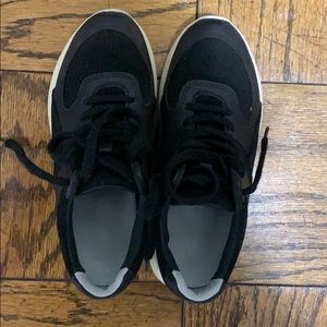 Everlane black sneakers